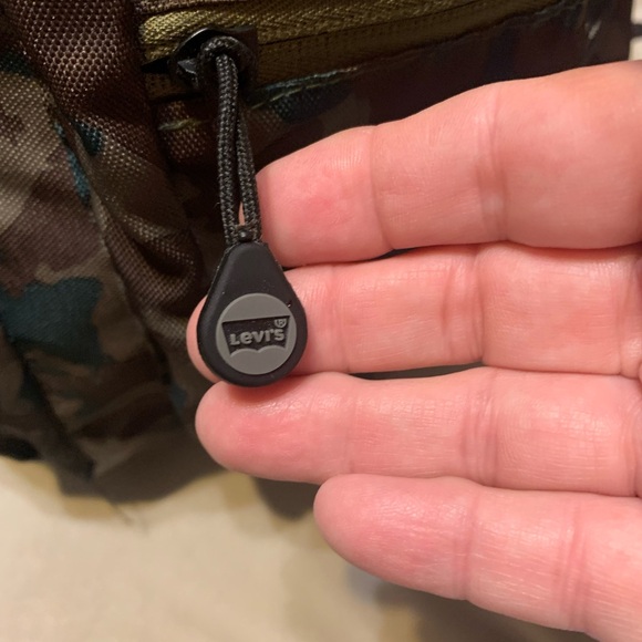 Full size Levi back pack with zipper front pouch and two netted side pouches EUC - Picture 2 of 5